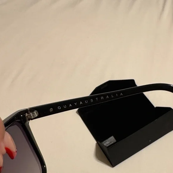 Quay Australia Black Sunglasses + Case! - Picture 3 of 4